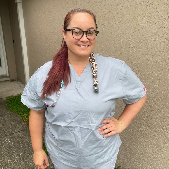 🩺 SET of Grey Dickies 2X Scrubs with Flare Leg Cargo Pants & Two Pocket Top - Picture 4 of 9